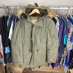 Men's 1977 N-3B USAF Extreme Cold Weather Parka XSmall 70s Vtg Air Force Coat